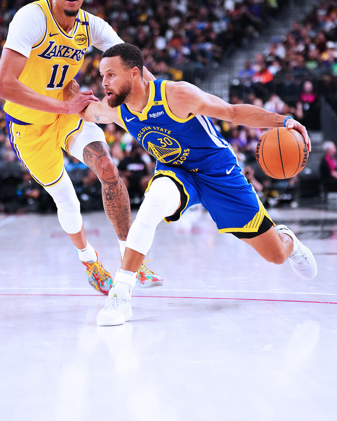 关于立陶宛男篮绝地反击湖人，库里高光表现的信息